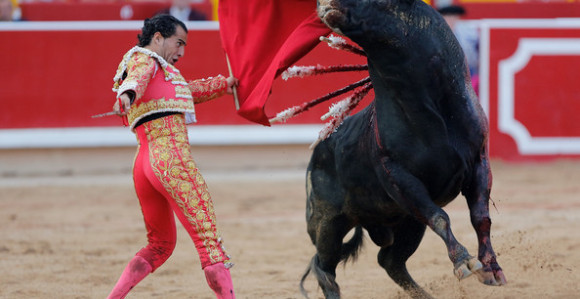 Razjareni bik uletio na tribine među gledaoce
