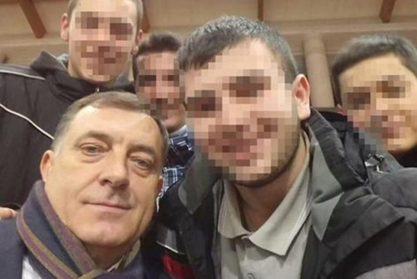 Na Fejsbuku slike golog profesora
