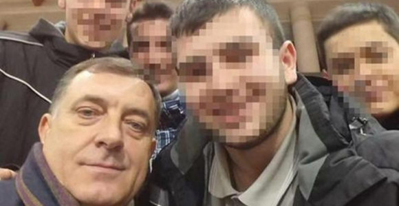 На Фејсбуку слике голог професора