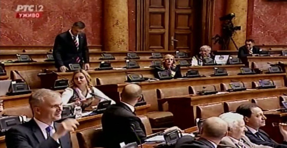 Obradović uneo kamen u salu 