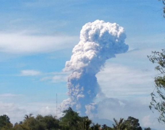 Haos u Indoneziji: Proradio i vulkan