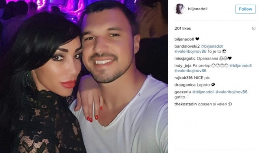 Povezivali ga sa bugarskim pjevačem, ima dijete sa Plejbojevom zečicom, a on ljubi srpsku ljepoticu!