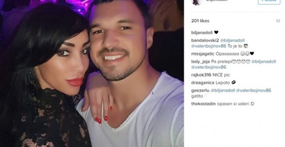 Povezivali ga sa bugarskim pjevačem, ima dijete sa Plejbojevom zečicom, a on ljubi srpsku ljepoticu!