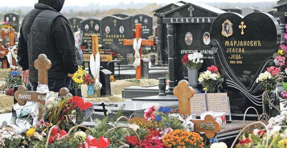 Misteriozni čovjek obilazi Jelenin grob