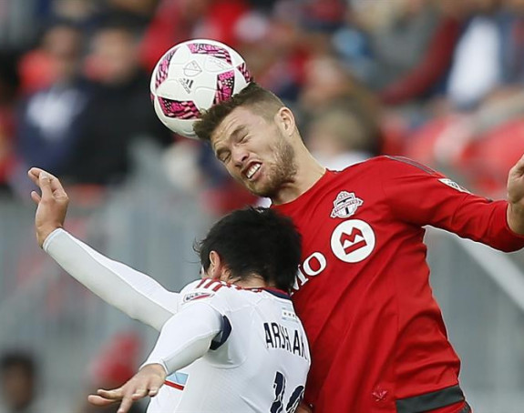 Naučno dokazano: Udarate fudbalsku loptu glavom? Spremite se za probleme sa pamćenjem!