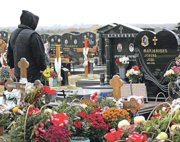 Misteriozni čovjek obilazi Jelenin grob