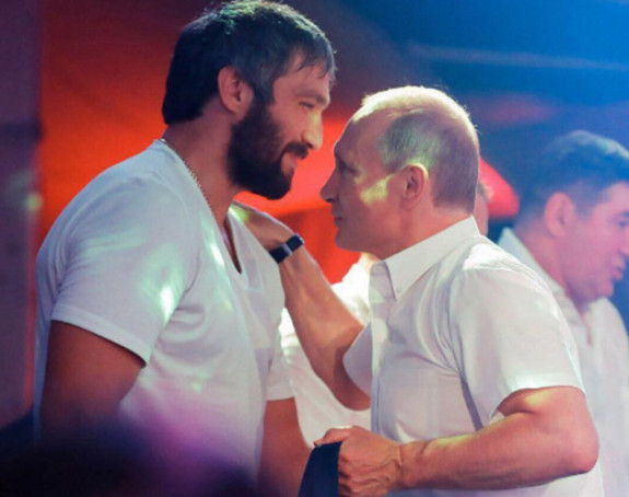 Hokejaš pravi pokret za Putina