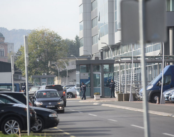 Policija češlja propusnice Vlade