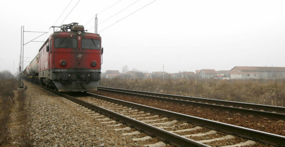 Pijan nepomično ležao na šinama