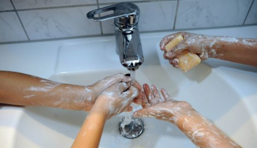 Najredovnije peremo ruke poslije toaleta