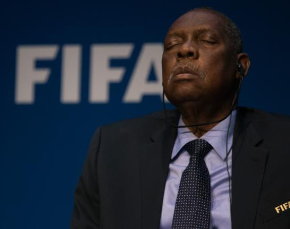 Video: Smejurija FIFA – predsjednik zaspao na konferenciji!!!
