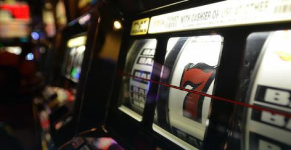 Roditelji djeci prešutno odobravaju kockanje