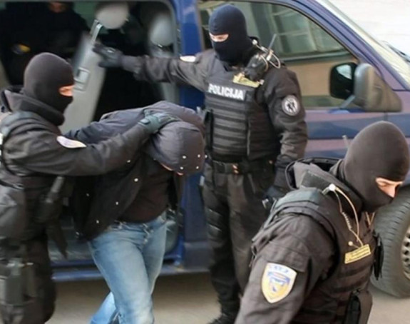 Političari i privrednici sa lisicama na rukama