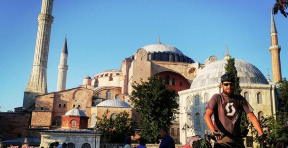 Biciklom putovao kroz 14 zemalja