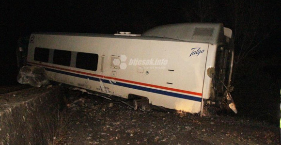 Putnički voz iskočio iz šina 