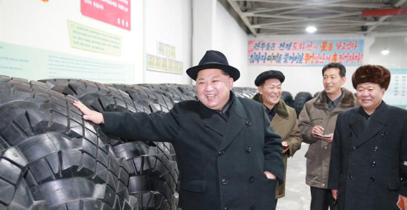 I Kim zna da pohvali radnike