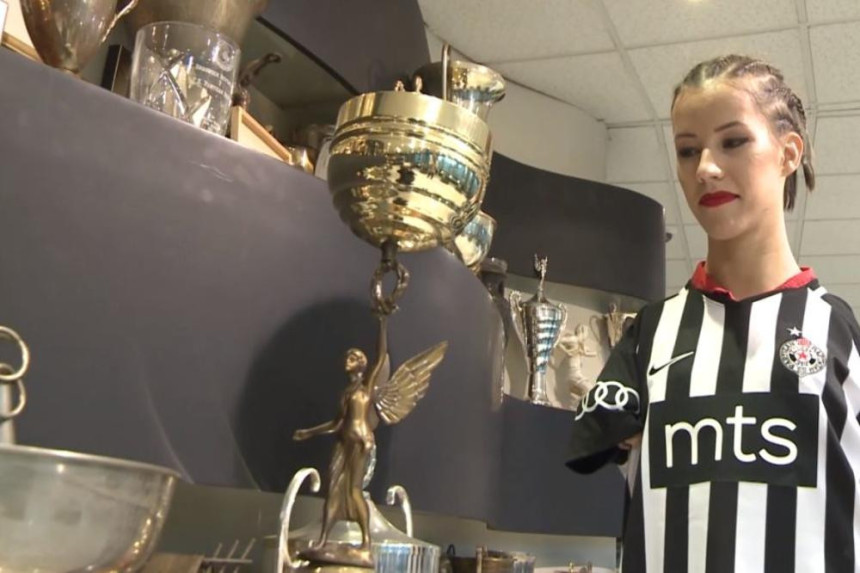 Video: Partizan ugostio "Djevojku sa krilima"!