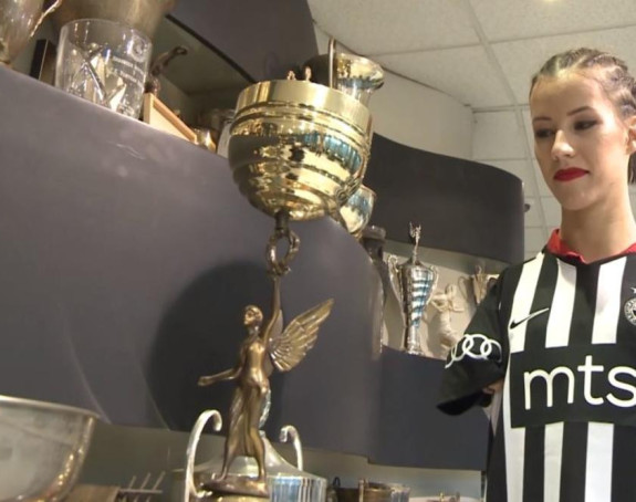 Video: Partizan ugostio "Djevojku sa krilima"!