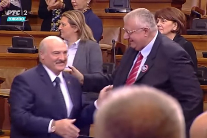 Lukašenko zbog Šešelja prekršio protokol (VIDEO)