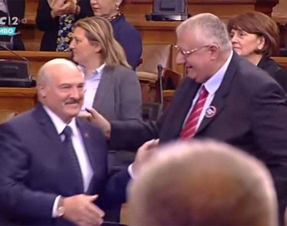 Lukašenko zbog Šešelja prekršio protokol (VIDEO)