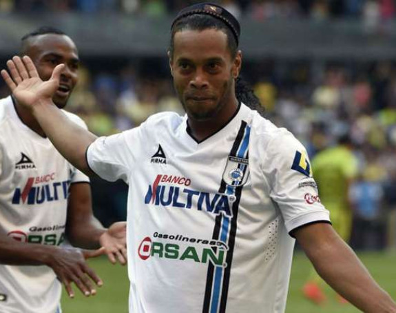 Да ли Роналдињо коначно иде у Премијер лигу?!