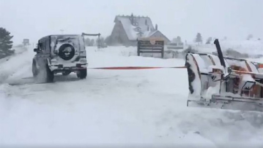 "Zimske čarolije": Zaglavljena grtalica