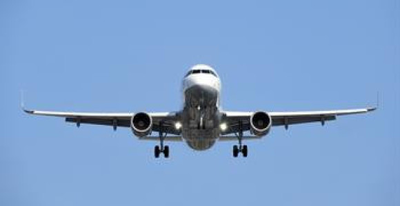 Pilot ošamario koleginicu