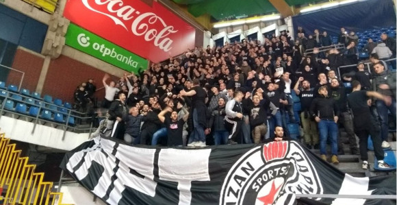 Video - Grobari (opet) u dvije kolone: "Ostavite cigane!"