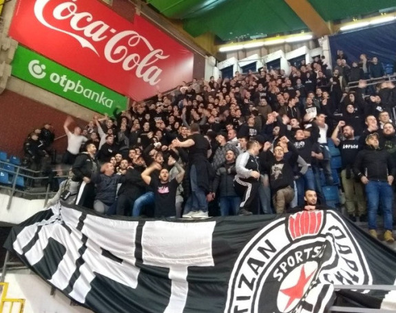 Video - Grobari (opet) u dvije kolone: "Ostavite cigane!"