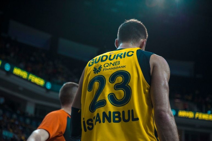 EL: Fener umalo "prosuo" +21, Gudurić junak!