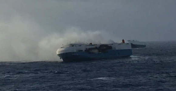 Запалило се 3500 Нисан возила