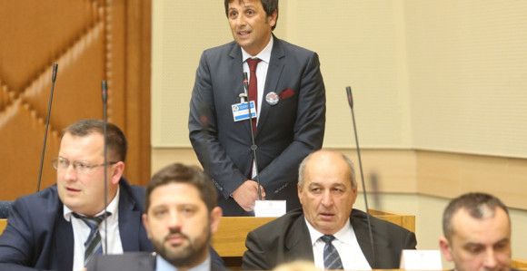 Kome smeta istina u skupštini?