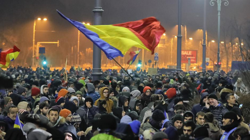 Протести у Румунији уродили плодом!