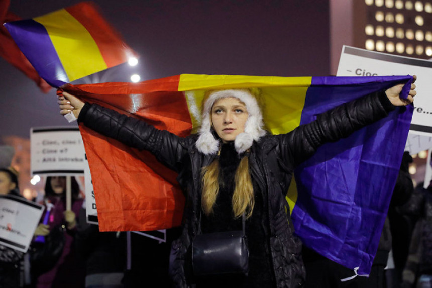 Румуни не одустају, протест се наставља