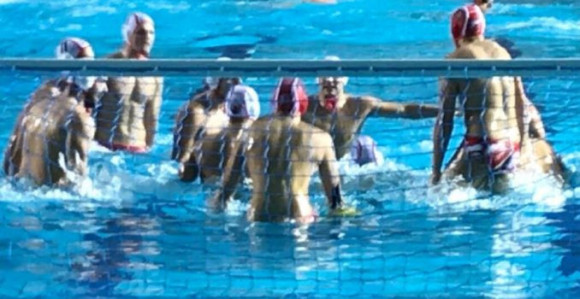 Skandal na meču: Sudija u bazenu