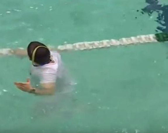 Video: Prekinuto Vojvodina - Zvezda! Navijač gurnuo sudiju u bazen!
