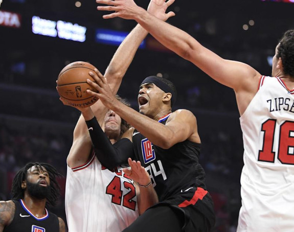 Klipersi rutinski, Teo solidan, Bobi bez debija!