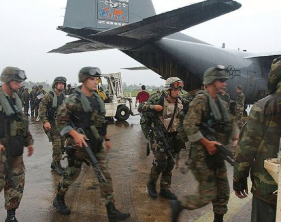 Пуцао из играчке на америчку базу 