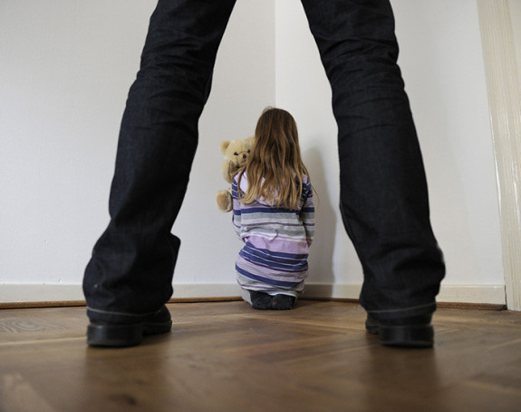 Злостављали дјецу па ухапшени