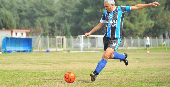 Turčin igra fudbal u 69. godini!