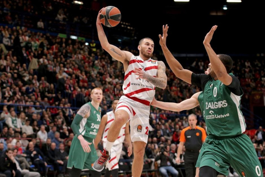 EL: Armani ide ka Top 8, a Džejms je MVP mjeseca!