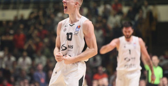 Priča: Kad je na rezervi, sipaj benzina!