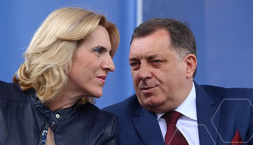 SNSD: Usvojiti akcize na gorivo