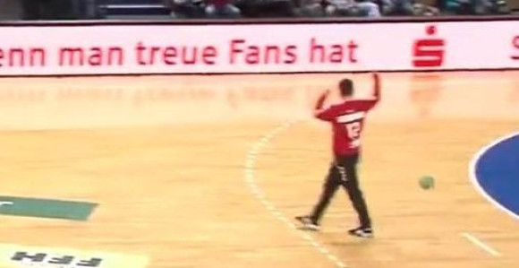 Video: Plakanje od smijeha! Ovakav gol nikad niste vidjeli!