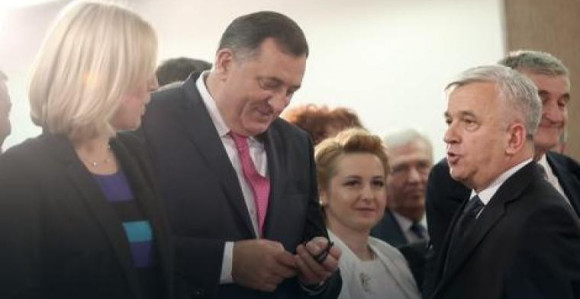 Naša stvarnost: "Vidi momka, vidi mu kaputa, sve na kredit, rano moja ljuta"!