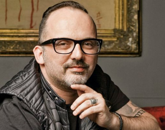 Plastične ste i samo se svlačite