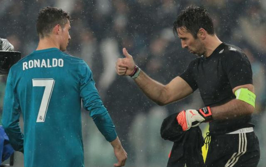 Bufon: Ronaldo i Mesi kao Maradona i Pele!