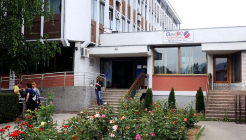 Дугују скоро пола милијарде марака