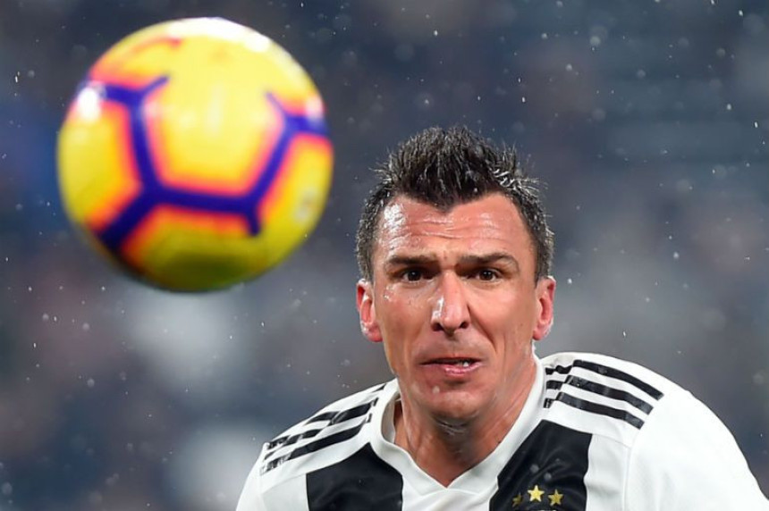 Mandžukić crno-bijeli do 2021. godine!