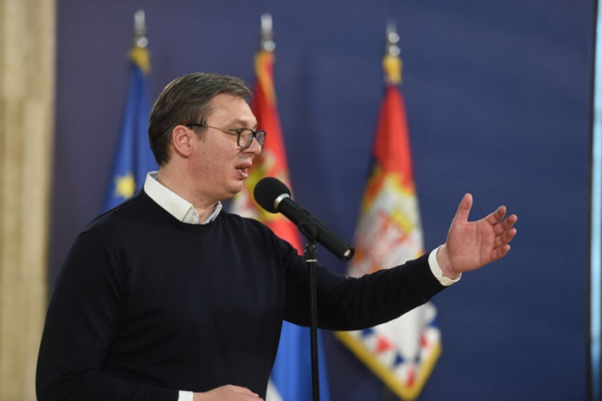 Vučić: Fašistički upad Obradovića